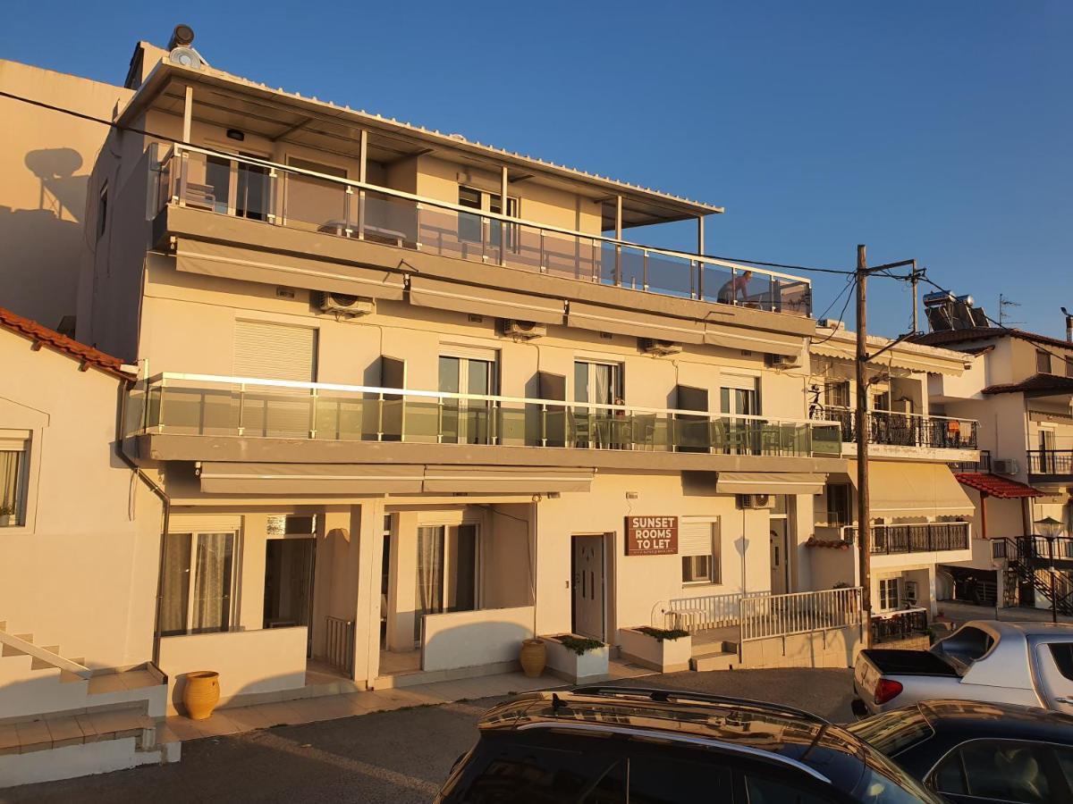 Sunset_Apartments Only 15 Meters From The Sea Néos Marmarás Exterior foto